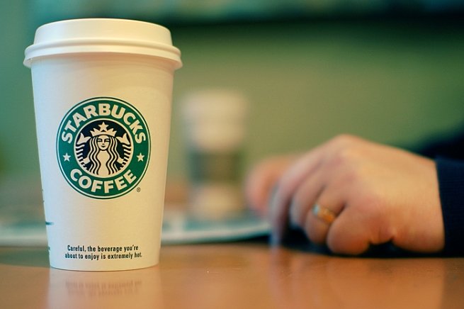Starbucks запустит возможность оплачивать кофе с помощью смартфона
