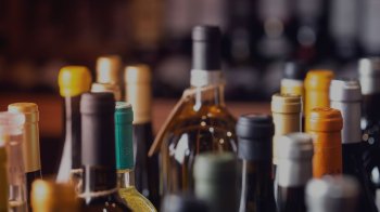Госдума приняла закон об ужесточении требований к производителям алкоголя