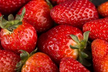 В РФ упали сезонные продажи клубники и черешни
