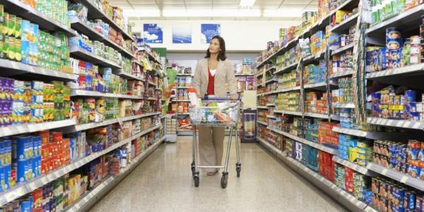 Законопроект о работе супермаркетов в выходные не находит поддержки