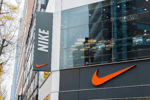 Вице-президент Nike ушла в отставку из-за скандала с бизнесом сына