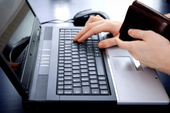 Пользователи платных сервисов онлайн-платформ начали получать электронные чеки