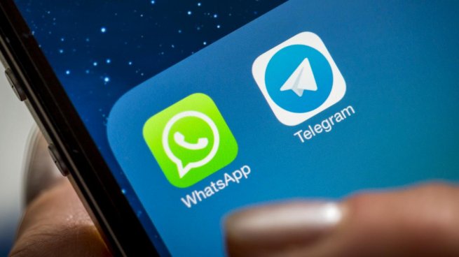 Россияне начали активно совершать покупки в мессенджерах WhatsApp и Telegram