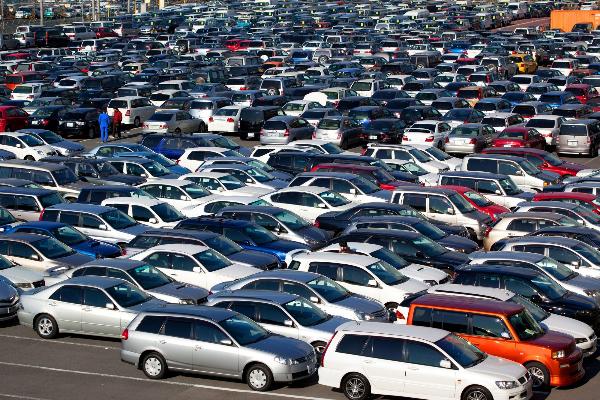 Продажи легковых автомобилей в России в августе снизились на 17%