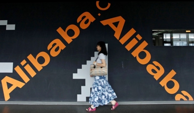 Чистая прибыль Alibaba упала на треть