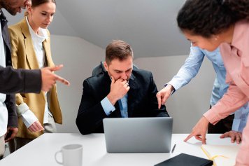 Кибератаки нового типа: бизнес разрушает не вредоносное ПО, а паника