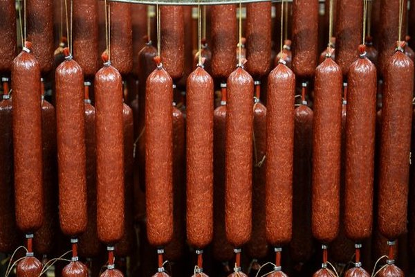 Милонов предложил запретить называть колбасой продукцию с менее 50% мяса