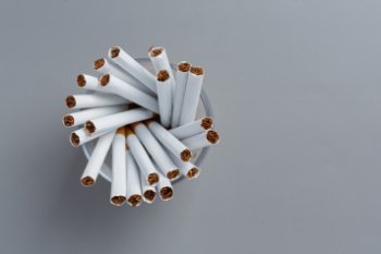 Продажи сигарет в России снизились на 17%