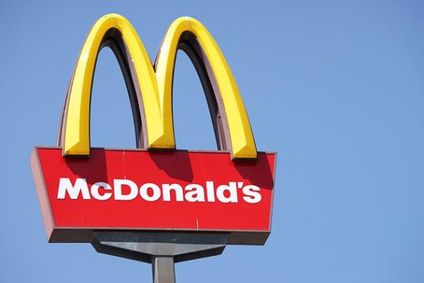 Макдоналдс сократил планы по открытию новых ресторанов