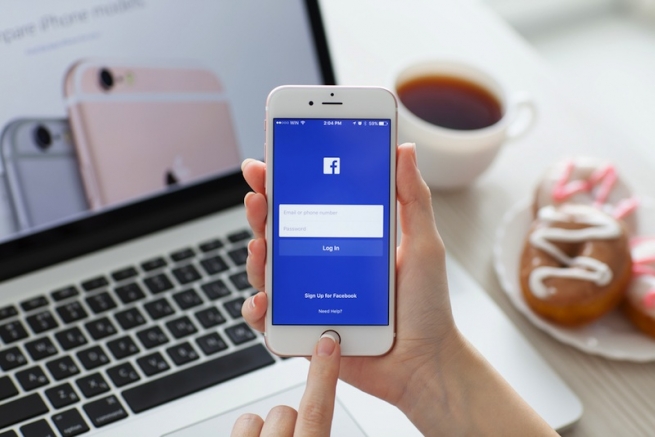 Facebook дал компаниям сутки на ответы пользователям