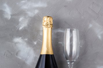 Продажи российского игристого в SimpleWine выросли | New Retail