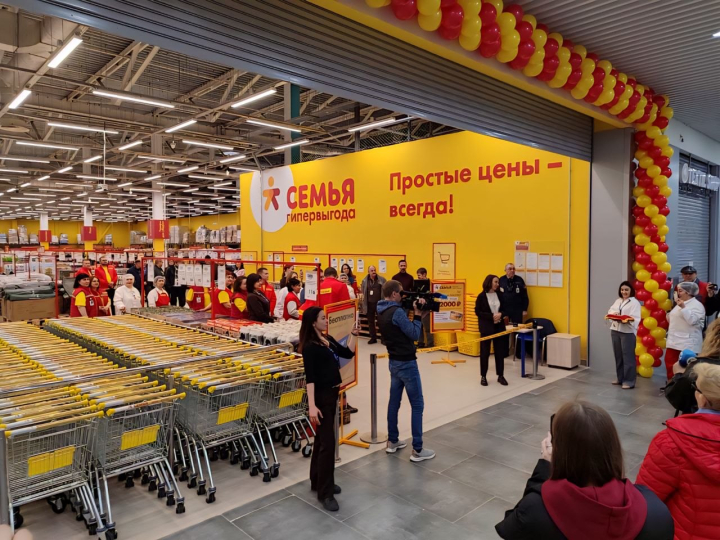 «Группа Лента» открыла гипермаркет «Семья» в Саратове (ФОТО) - №1