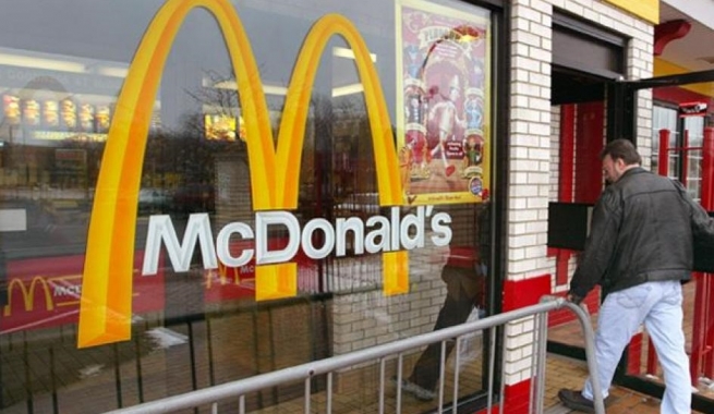 Российские ведомства выступили против запрета рекламы Макдоналдс в России