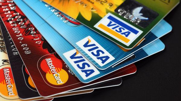 Россияне стали активнее использовать кредитные карты