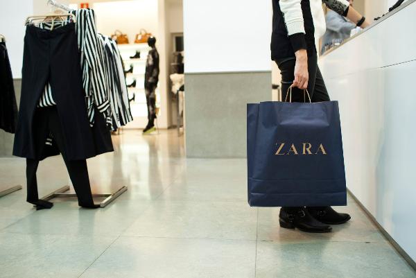 Чистая прибыль владельца Zara за девять месяцев упала в 4 раза