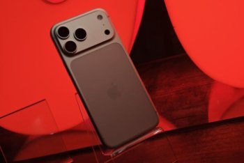 Apple просит поставщиков нарастить производство базовых версий iPhone 17