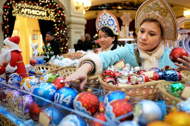 Продавцы, курьеры и медработники: россияне назвали самые востребованные профессии на новогодние праздники