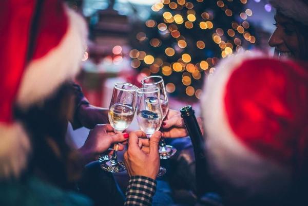 Продажу алкоголя в новогодние праздники предлагают ограничить