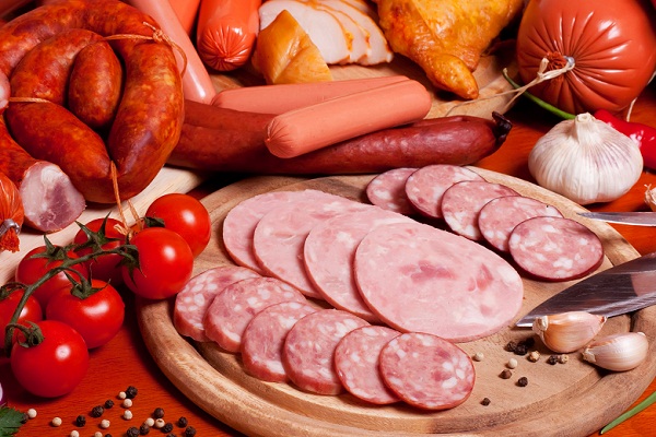 В России могут ввести налог на колбасу: цены вырастут почти на 30%