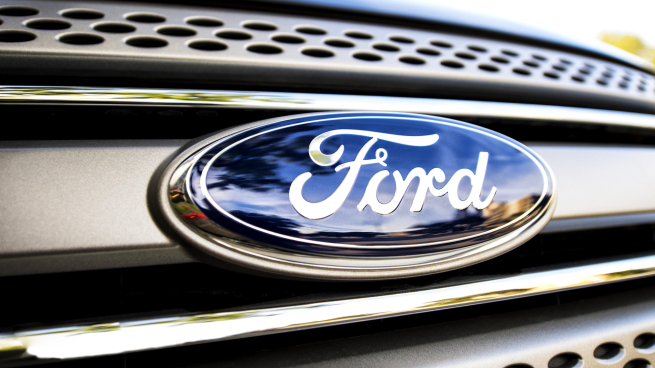 Компания Ford задерживает поставки новых автомобилей из-за нехватки шильдиков с логотипом Компания Ford задерживает поставки новых автомобилей из-за нехватки шильдиков с логотипом