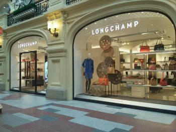 Французская сеть Longchamp закрывает магазины в России