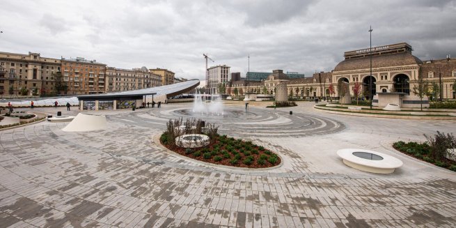В Москве открыли центральную часть парка на Павелецкой площади