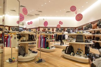 Обувной бренд Rendez-Vous расширяет ассортимент одежды в новом формате магазина (Фото)