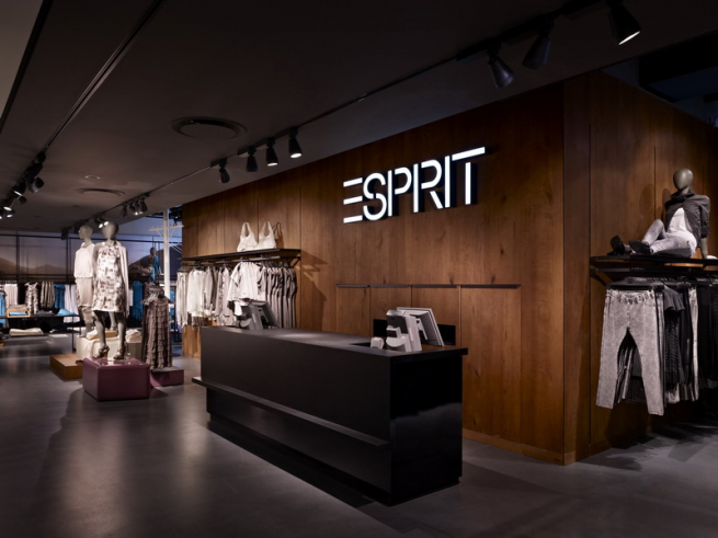 Esprit закроет половину магазинов в Германии