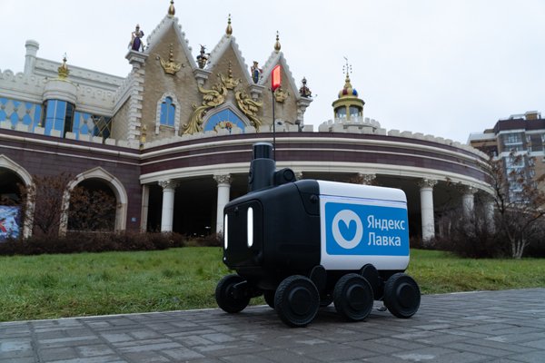 Штраф ГИБДД за действия робота-курьера был отменен решением суда