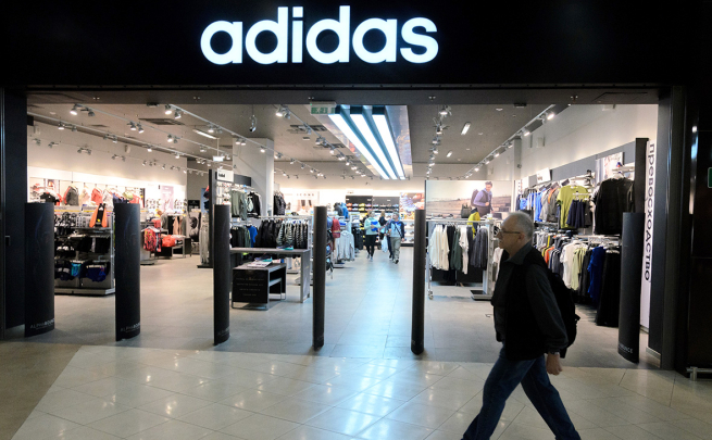 Adidas ухудшил годовой прогноз в третий раз с начала года