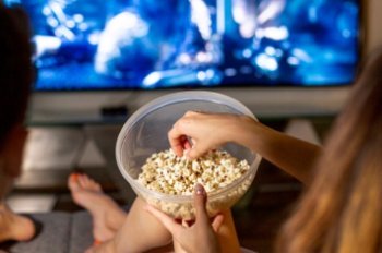 Выручка онлайн-кинотеатров в России выросла на 45% год к году