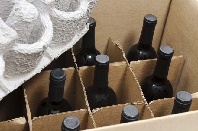МВД не поддержало эксперимент по продаже вина через сайт «Почты России»