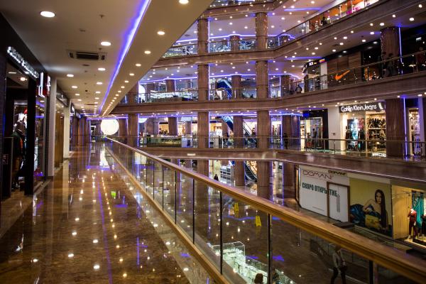 Посещаемость торговых центров Москвы составила в июле 75% от прошлогоднего уровня