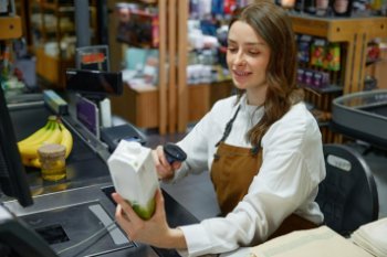 В российском ритейле снизилась потребность в продавцах и кассирах В российском ритейле снизилась потребность в продавцах и кассирах