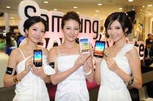 Компания Samsung анонсировала новый бюджетный смартфон Galaxy J1