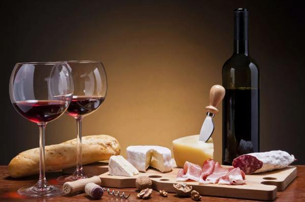 Фонд основателя «ВкусВилла» инвестировал в онлайн-витрину Food & Wine