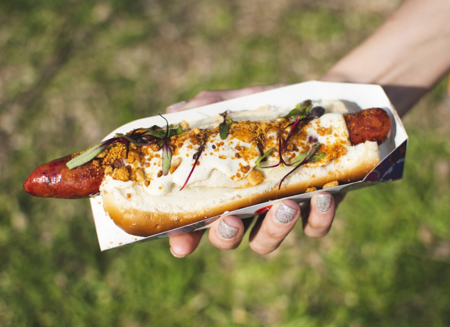 В сети Гарика Харламова «Хот Дог Бульдог» сменился состав акционеров В сети Гарика Харламова «Хот Дог Бульдог» сменился состав акционеров