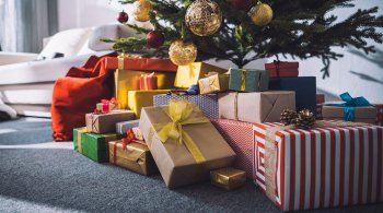 Главное в онлайн-торговле: китайские маркетплейсы задерживают доставку новогодних подарков, Wildberries представил сервис проверки товаров, одежда подешевела в онлайн-магазинах