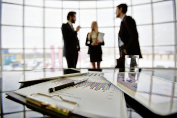 LVMH, EssilorLuxottica и L’Oreal могут стать совладельцами Armani LVMH, EssilorLuxottica и L’Oreal могут стать совладельцами Armani