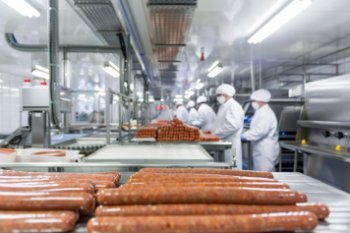 «Великолукский мясокомбинат» опроверг использование запрещённой добавки