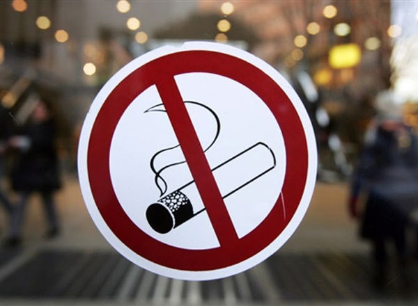 Депутаты могут запретить матерям покупать сигареты при детях