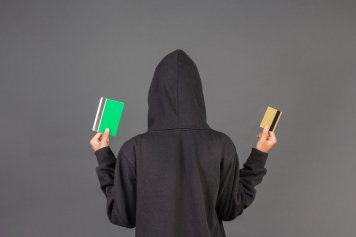 Сотрудники RWB рассказали о схеме обмана покупателей бумажных книг