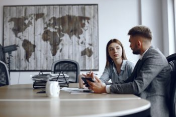 54% российских предпринимателей теряют выручку, но уходить с рынка не планируют — исследование