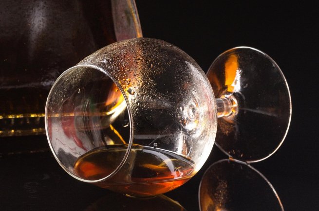 Оборот Rémy Cointreau упал на 18%
