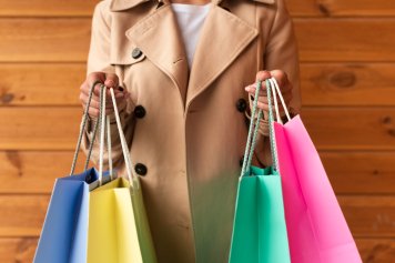 Россияне все чаще ищут доступные аналоги брендовой одежды | New Retail
