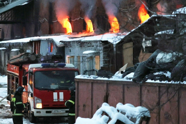 Крупный пожар произошел на цветочном складе в центре Москвы