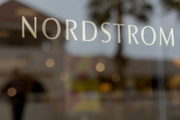 Nordstrom открывает магазин без товаров 