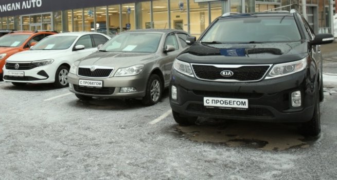 В январе на авто с пробегом россияне потратили свыше 370 млрд рублей В январе на авто с пробегом россияне потратили свыше 370 млрд рублей
