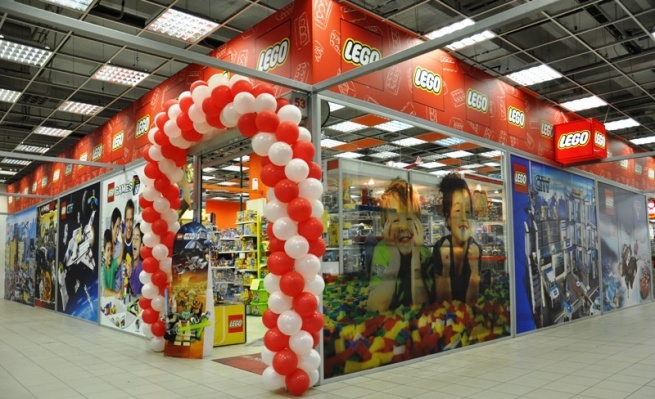 В московском ТРЦ «Райкин Плаза» открылся магазин LEGO