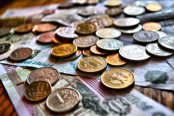 Большинство работодателей отказались от выплаты премий сотрудникам по итогам года